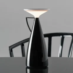 lámpara de mesa recargable LED Kartell Camomille, negra, altura 24 cm