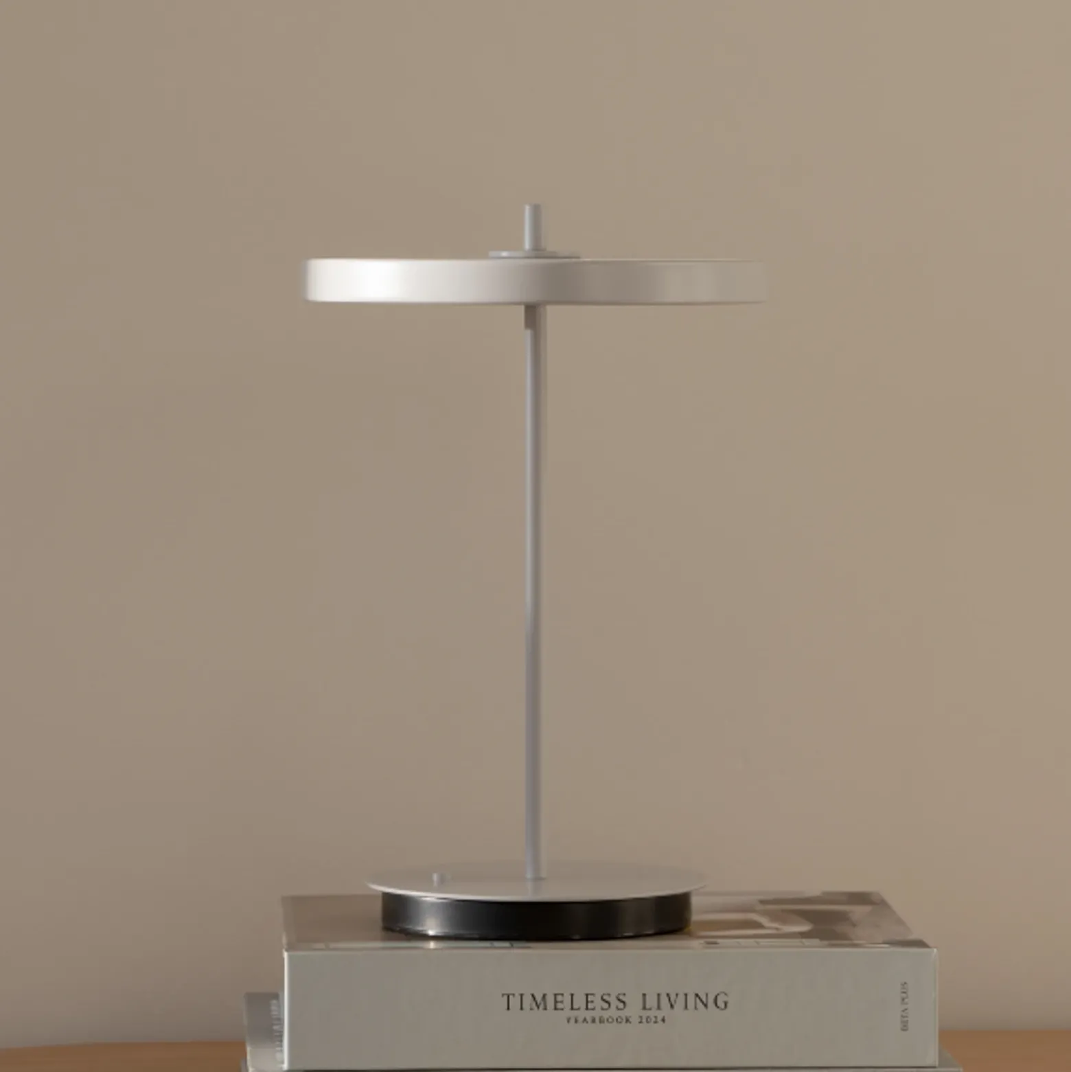 Lámpara de mesa recargable LED UMAGE Asteria Move, gris niebla liso, 31 cm