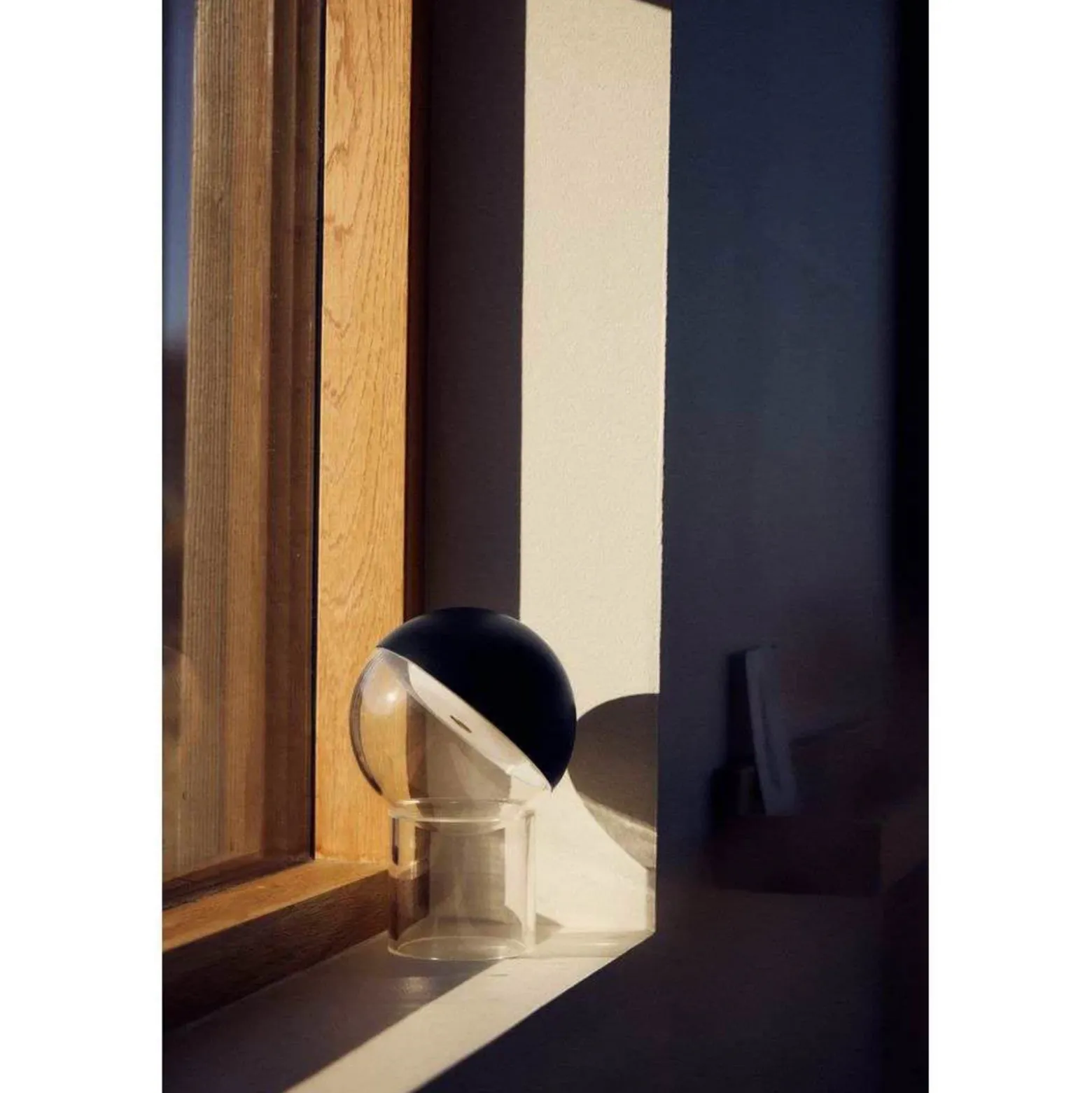 Lámpara de mesa recargable LED FRANDSEN Pila, negra, 20 cm, atenuable