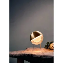 Lámpara de mesa recargable LED FRANDSEN Pila, latón, 20 cm, atenuable