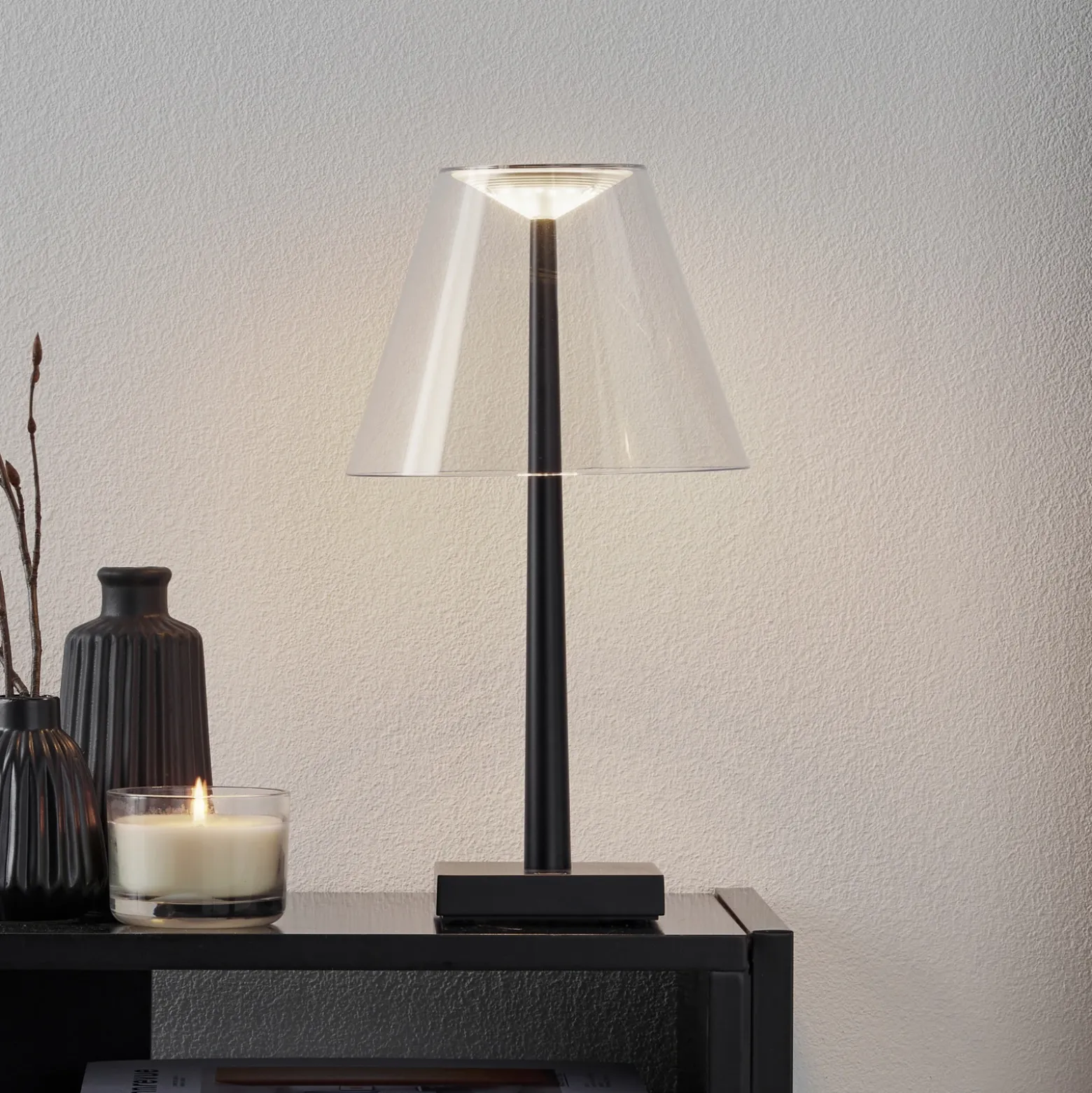 Lámpara de mesa recargable LED Rotaliana Dina+ T1 negra