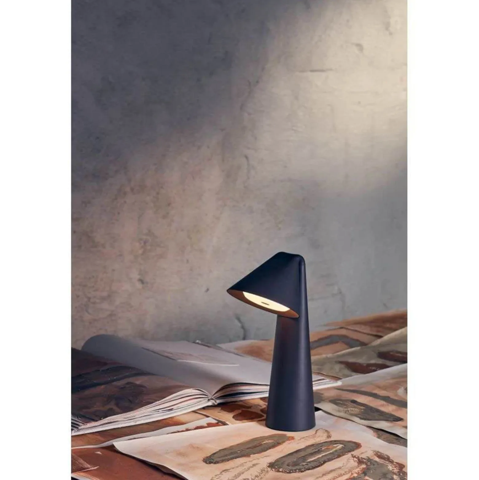Lámpara de mesa recargable LED FRANDSEN Ami, marrón, 32 cm, atenuable