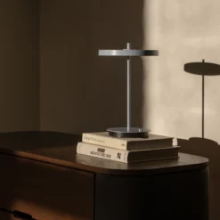Lámpara de mesa recargable LED UMAGE Asteria Move, azul claro, 31 cm