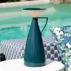 lámpara de mesa recargable LED Kartell Camomille, color petróleo, altura 24 cm
