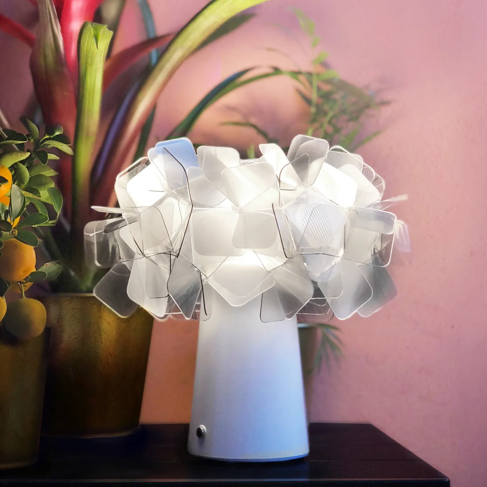 Lámpara de mesa recargable LED Slamp Clizia, gris humo, atenuable