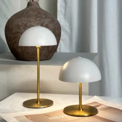 Lámpara de mesa recargable LED Along de Dyberg Larsen, beige, juego de 2