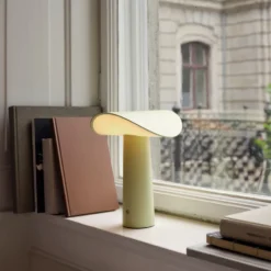Lámpara de mesa recargable LED GEJST Lium, amarillo claro, 2700 K, USB