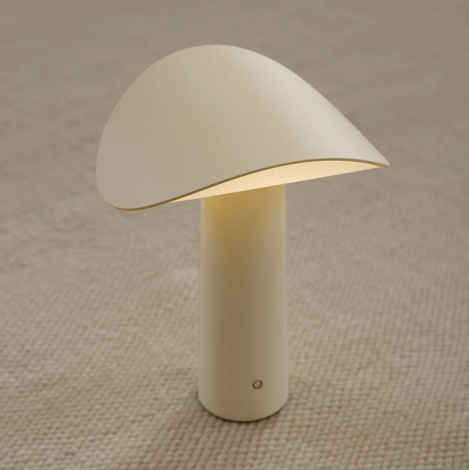 Lámpara de mesa recargable LED GEJST Lium, amarillo claro, 2700 K, USB