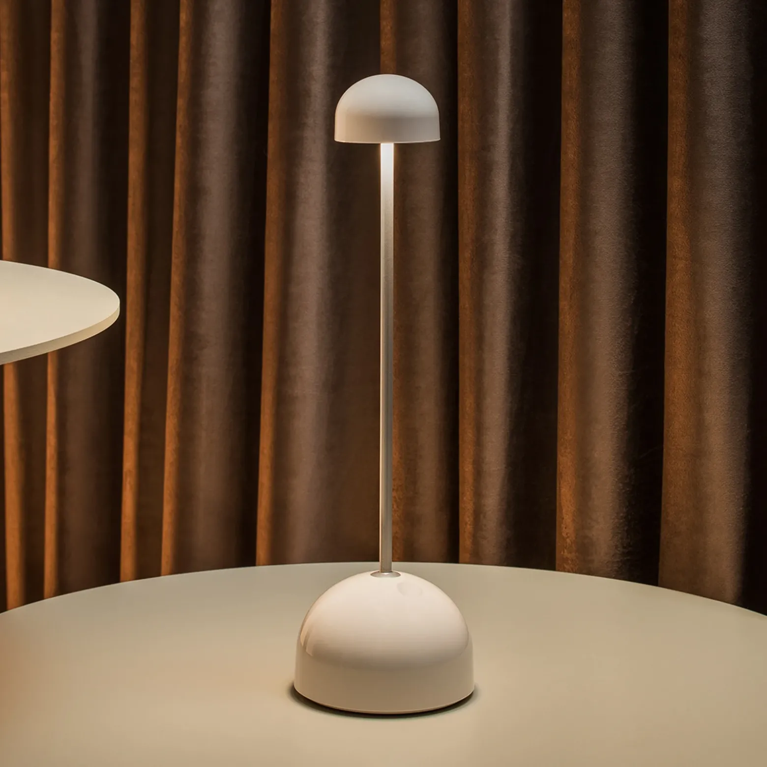 Lámpara de mesa recargable LED MARSET Sips, blanco/plata, 31 cm, acero