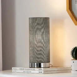 Lámpara de mesa Ronja gris con base cromada