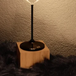 Lámpara de mesa SEGULA Cozy, roble aceitado, forma cúbica, E27