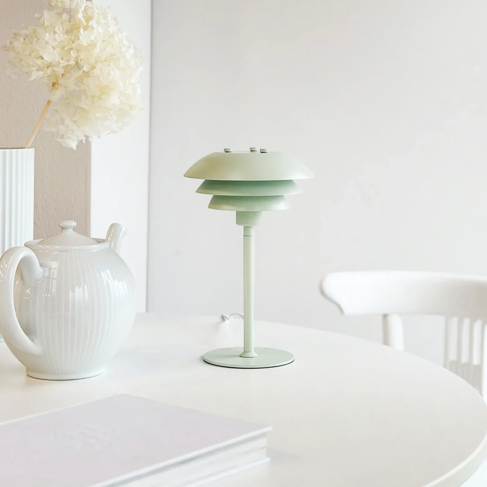 Lámpara de mesa SIXTEEN de Dyberg Larsen, verde menta, metal, E27