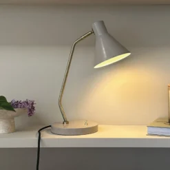 Lámpara de mesa Sleep de Dyberg Larsen, marrón, altura 43,3 cm, acero