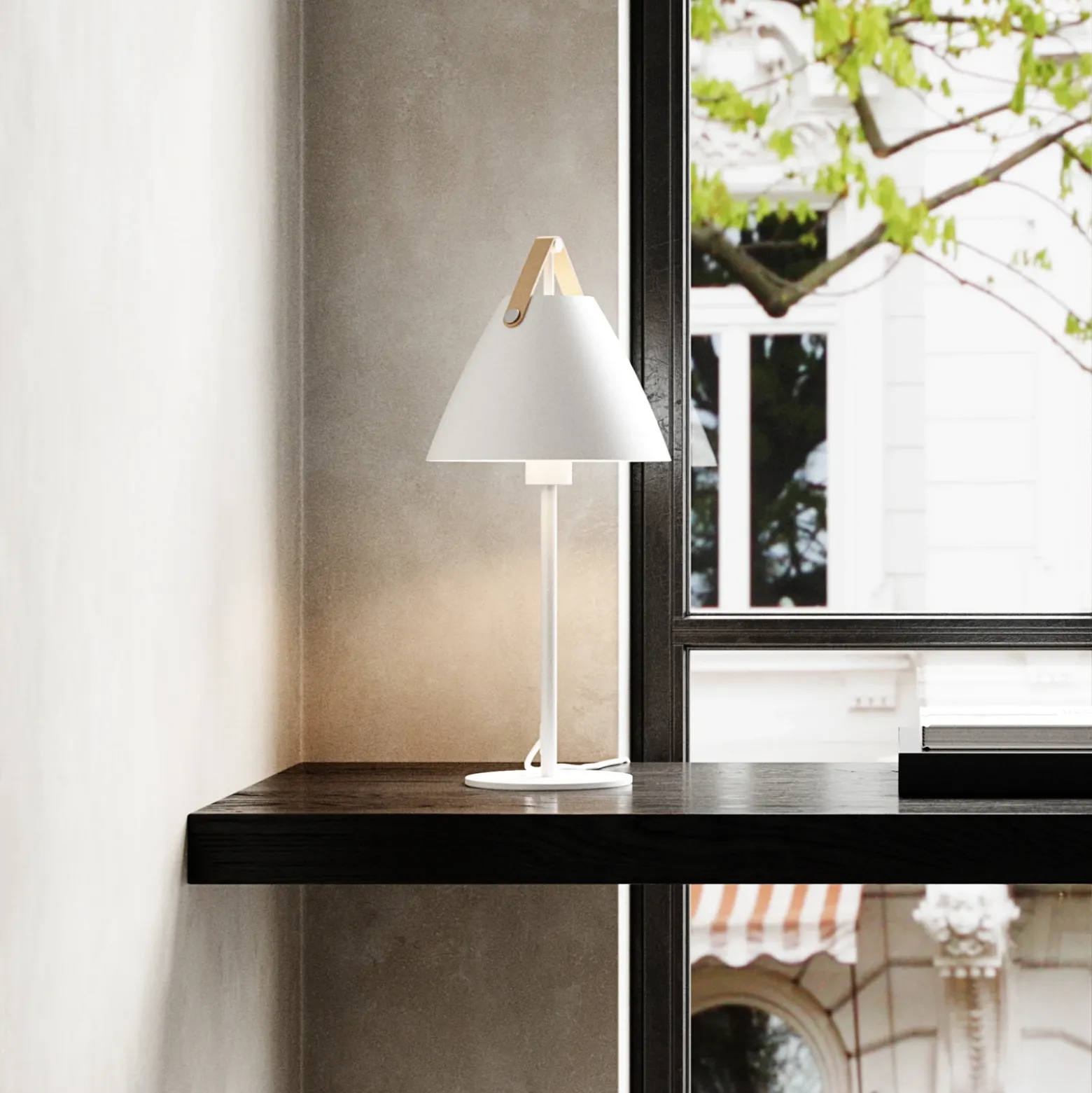 Lámpara de mesa Strap de metal con cinta de cuero, blanca