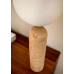 Lámpara de mesa Torrano de Globen Lighting, altura 53 cm, travertino