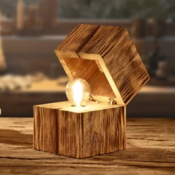Lámpara de mesa Treasure, acabado natural, madera, abatible