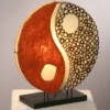 Lámpara de mesa Ying Yang sobre base de madera 33 cm
