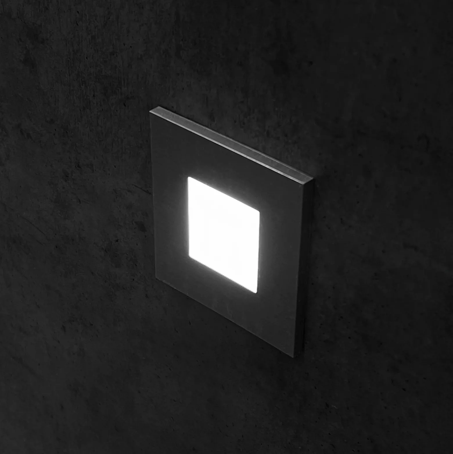 Lámpara de pared LED empotrable Wall F, negra, 7,5 x 7,5 cm, chapa metálica