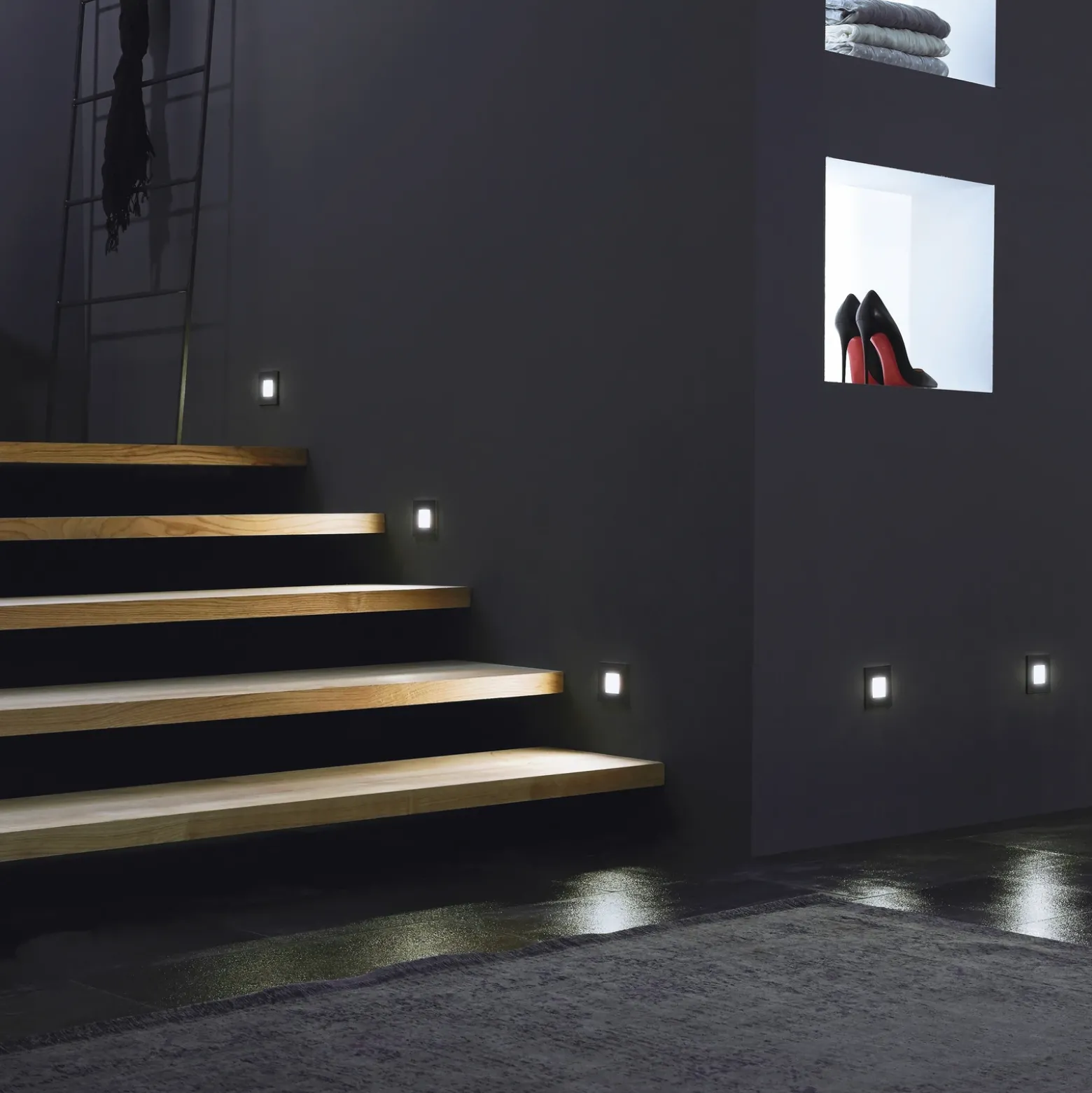 Lámpara de pared LED empotrable Wall F, negra, 7,5 x 7,5 cm, chapa metálica