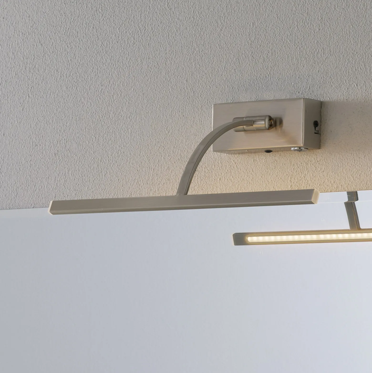 Lámpara de pared LED Matisse, ancho 34 cm, plata