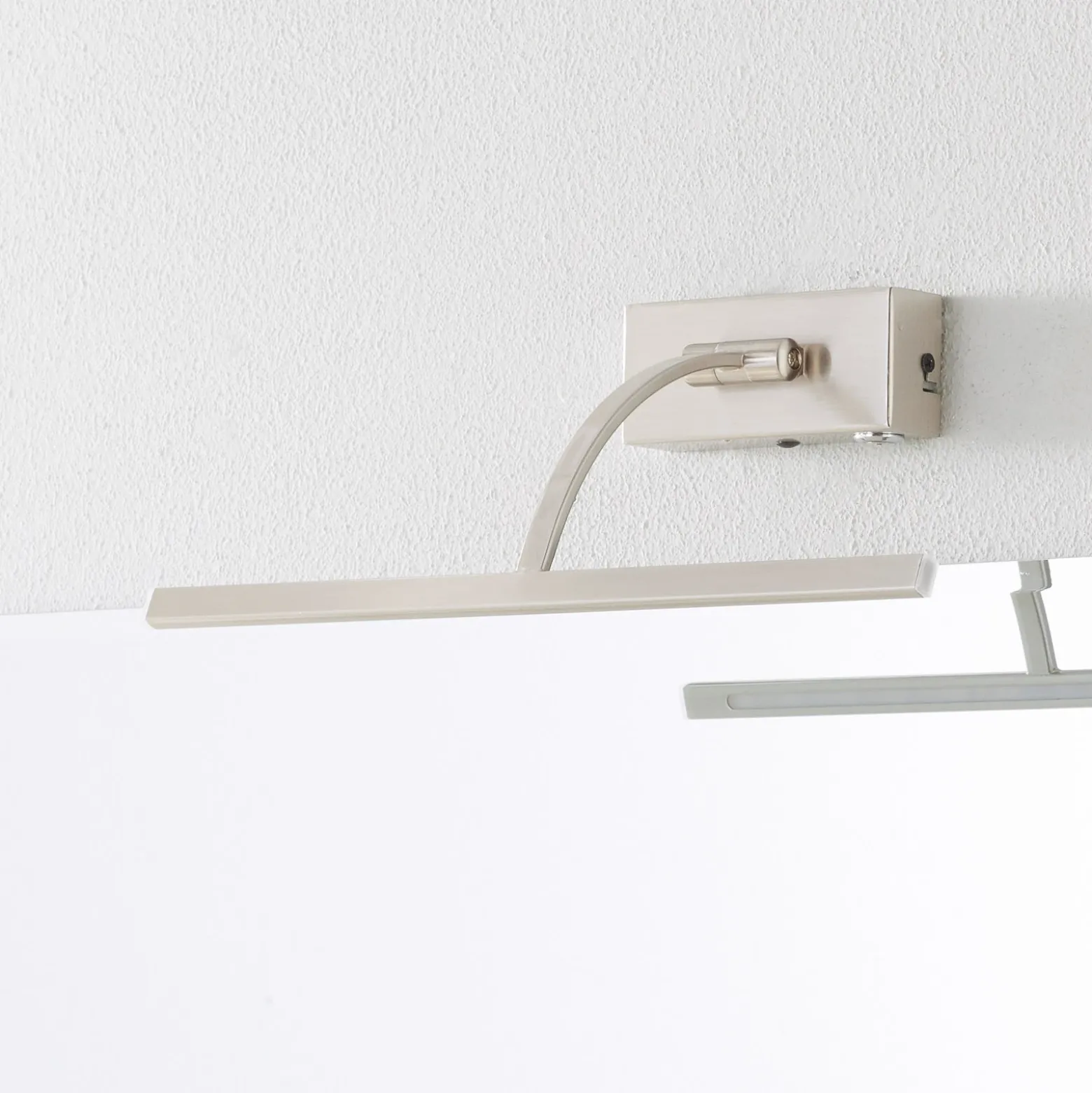 Lámpara de pared LED Matisse, ancho 34 cm, plata