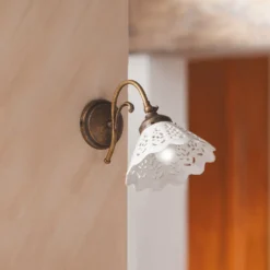 Lámpara de pared Semino con pantalla de cerámica