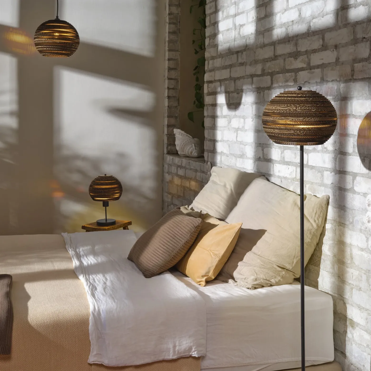 Lámpara de pie BALL de OSRAM, marrón, altura 160 cm, cartón ondulado, E27