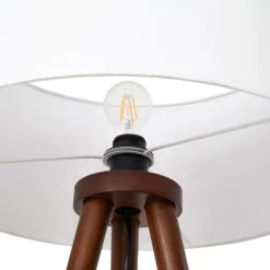 Lámpara de pie Charlia de Lindby, blanca, madera de nogal, altura 150 cm