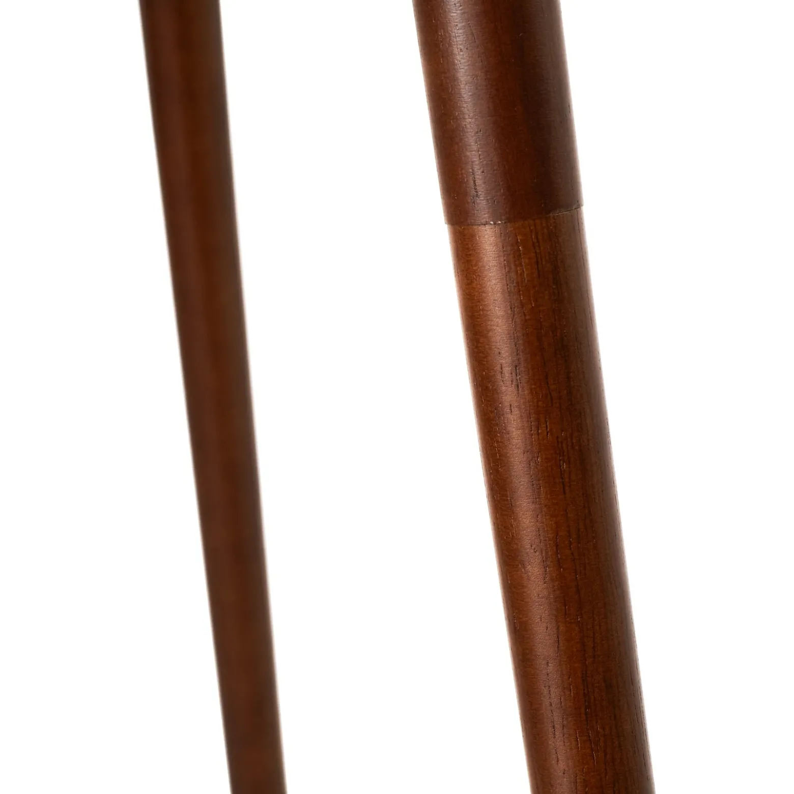 Lámpara de pie Charlia de Lindby, blanca, madera de nogal, altura 150 cm