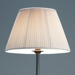 Lámpara de pie Classic con pantalla de tela