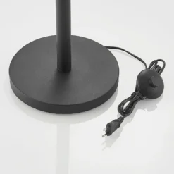 Lámpara de pie de estilo florentino Kanye de Lindby, 160 cm, negra, 3 luces.