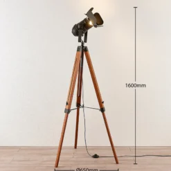 Lámpara de pie de madera Hilma, armazón de 3 patas