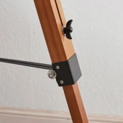 Lámpara de pie de madera Hilma, armazón de 3 patas