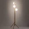 Lámpara de pie Estera, cristal opalino, marco de madera, 132 cm, 3 luces