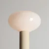 Lámpara de pie Flo, beige, altura 138 cm, 1 luz, cristal