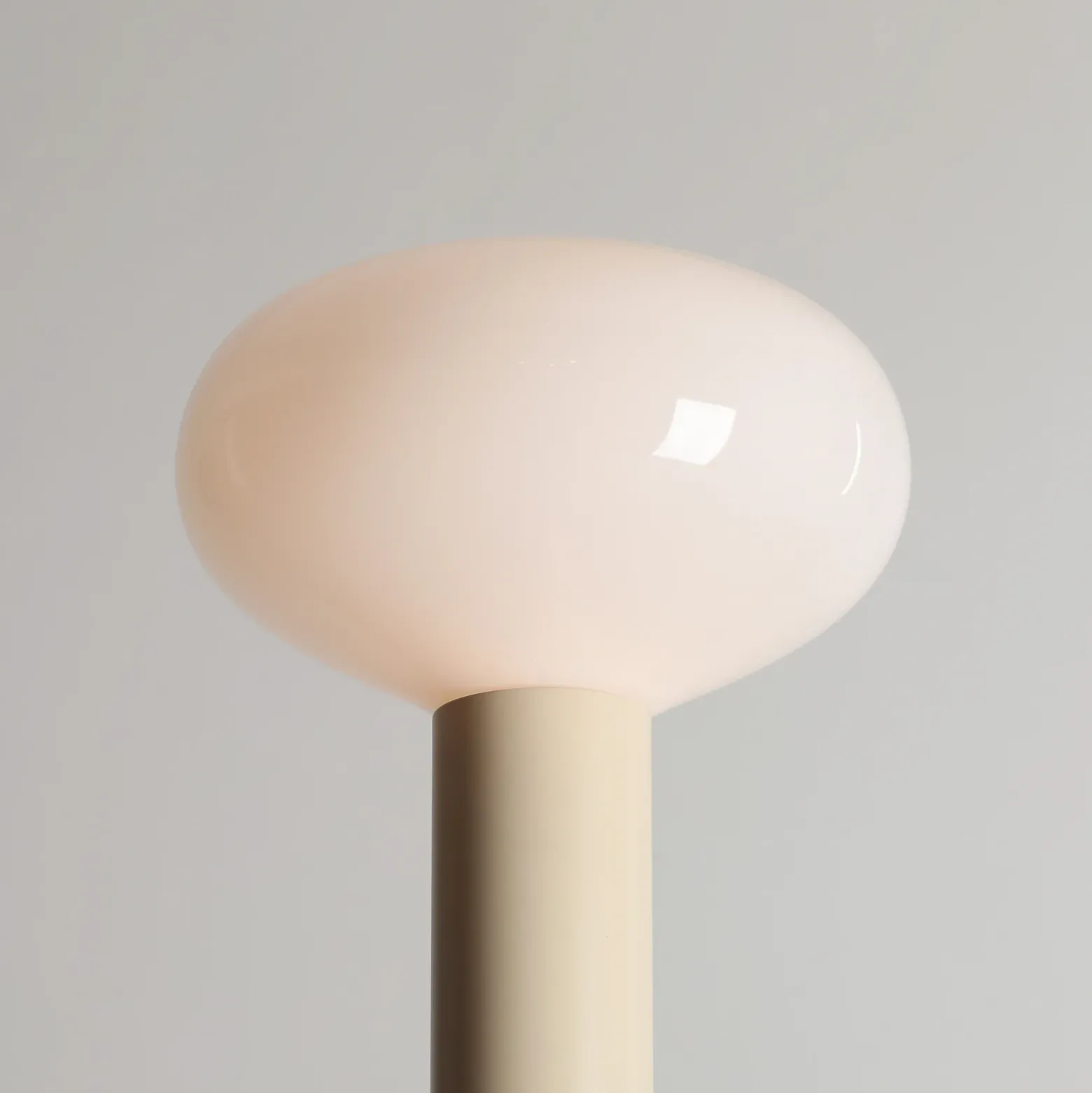 Lámpara de pie Flo, beige, altura 138 cm, 1 luz, cristal