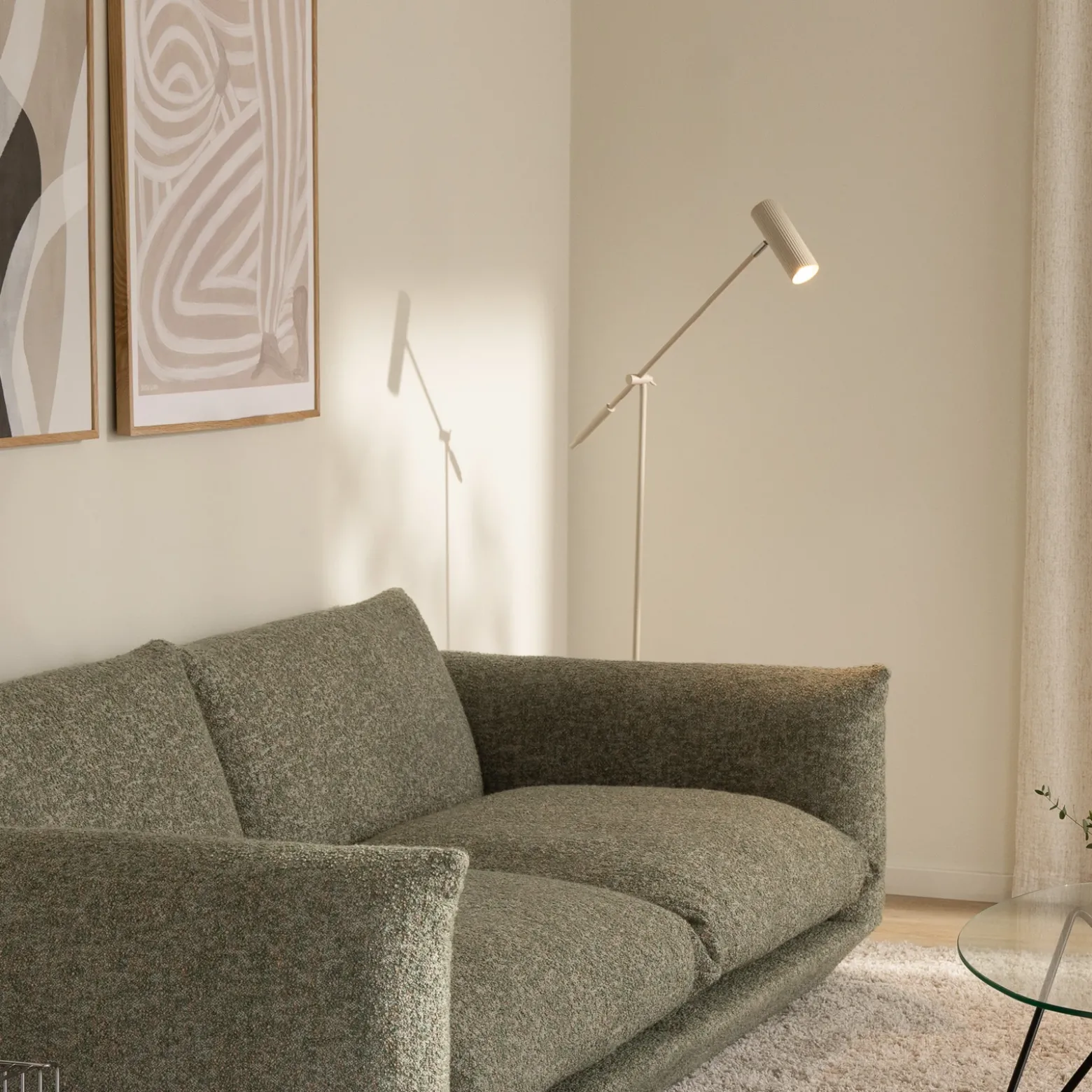 Lámpara de pie Hubble READ de Globen Lighting, beige, metal
