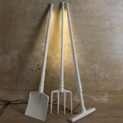 Lámpara de pie LED de diseño Tobia, forma de pala