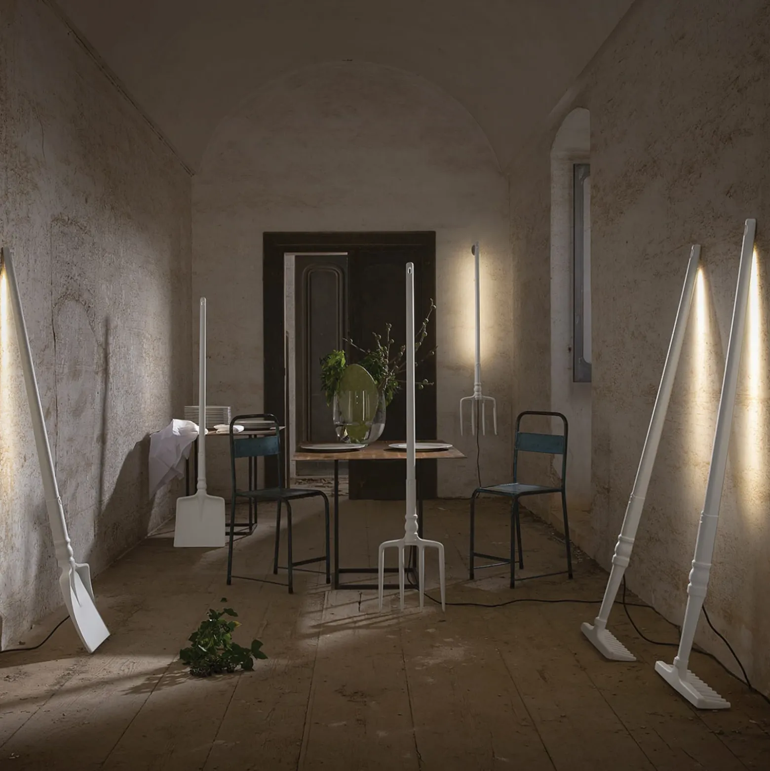 Lámpara de pie LED de diseño Tobia, forma de pala