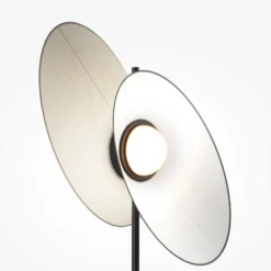 Lámpara de pie LED Evolution de Maytoni, blanco/negro, altura 158 cm