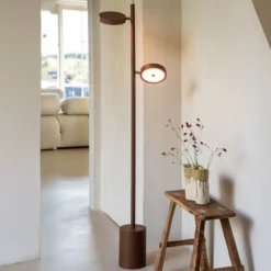 Lámpara de pie LED GOOD & MOJO Okinawa, de 2 luces, marrón, 146 cm, madera