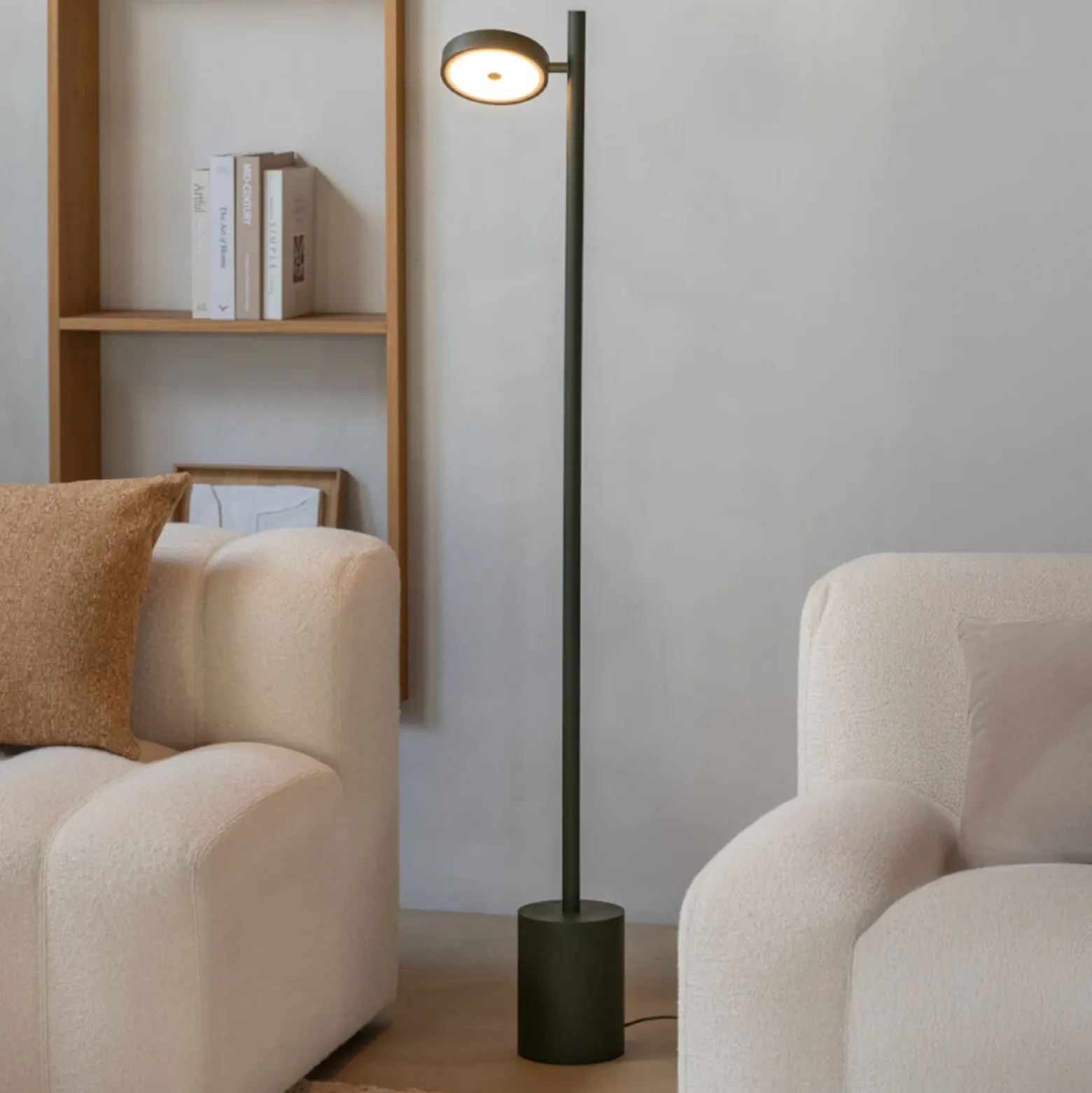 Lámpara de pie LED GOOD & MOJO Okinawa, de 1 luz, verde, 146 cm, madera