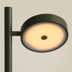 Lámpara de pie LED GOOD & MOJO Okinawa, de 1 luz, verde, 146 cm, madera
