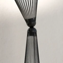 Lámpara de pie LED Karman Ikonika, negro, altura 180 cm, metal