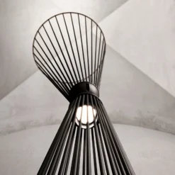 Lámpara de pie LED Karman Ikonika, negro, altura 180 cm, metal
