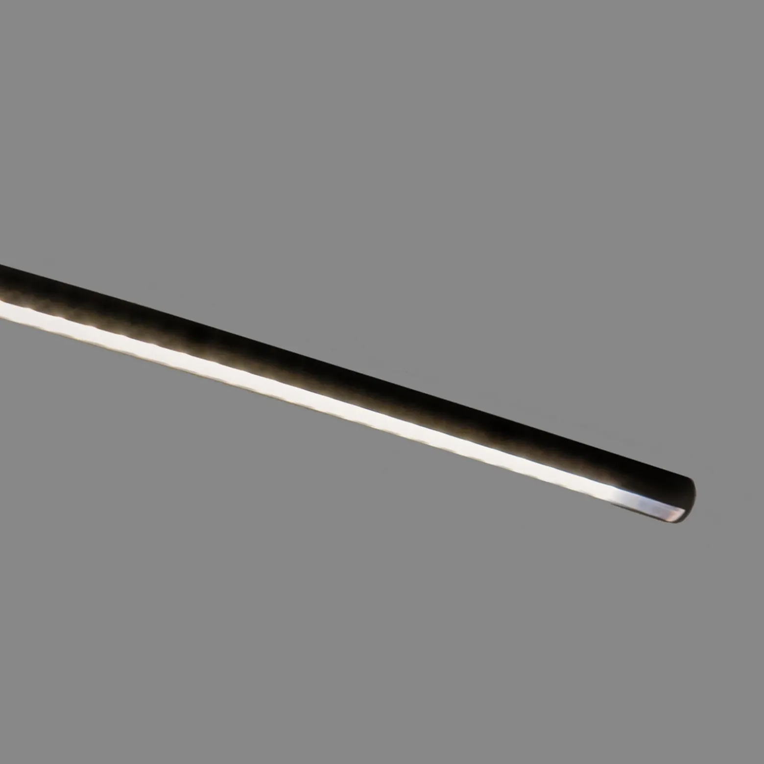 Lámpara de pie LED Lindby Danua, negra, metal, altura 200 cm