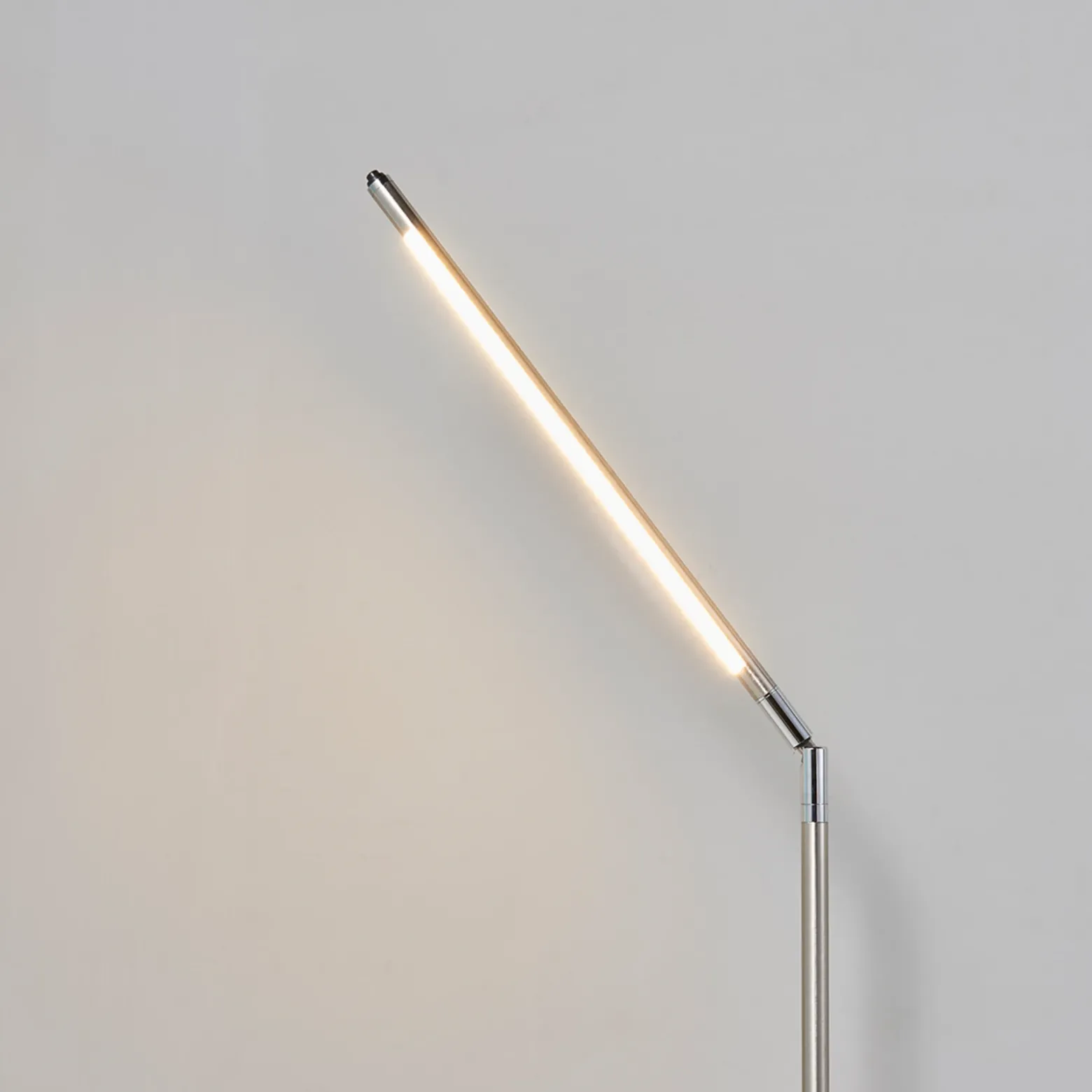 Lámpara de pie LED Lindby Jabbo, 163 cm, níquel, metal