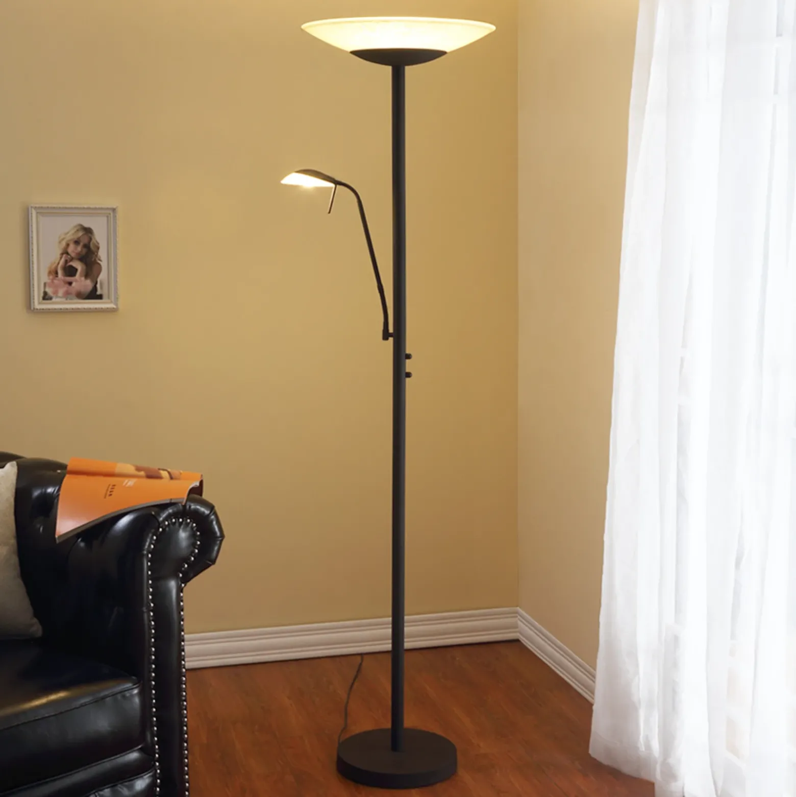 Lámpara de pie LED Lindby Ragna, brazo de lectura, marrón oscuro, atenuable