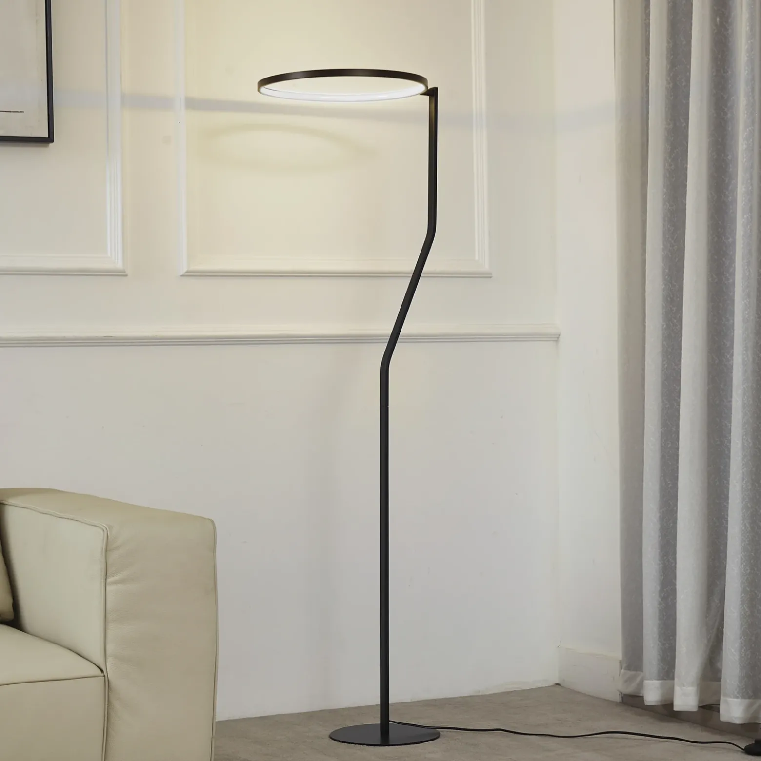 Lámpara de pie LED Lindby Rayón, negro, metal, altura 150,3 cm
