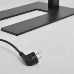 Lámpara de pie LED Logan Basic de Arcchio, negra, 7500 lm, atenuable